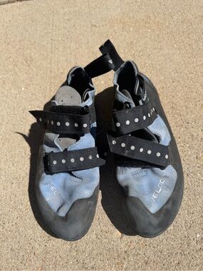 Blue Veloc-style Climbing Shoes